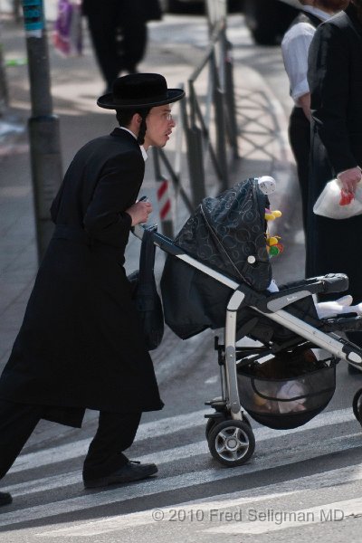 20100409_113343 D300 (1).jpg - Man pushing stroller